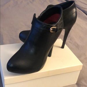 Like New! Cathy Jean Sky High Booties in Size 8.